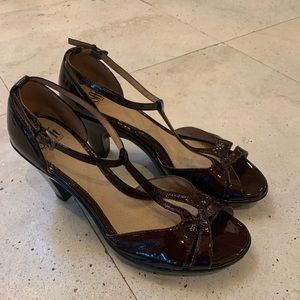Sofft Patent Leather T-Strap Heels Sz 11W